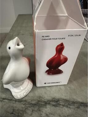RARE Le Creuset 3 1/4" Pie Bird Baking Funnel / Solid White Color / New In Box